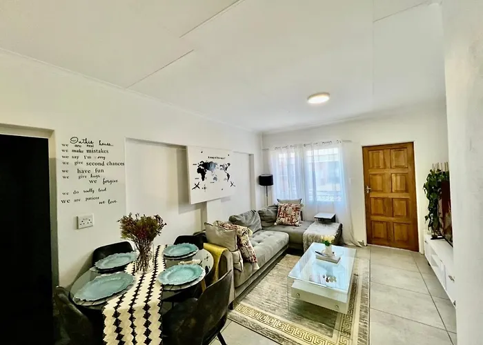 Suburban Suites At The Reeds