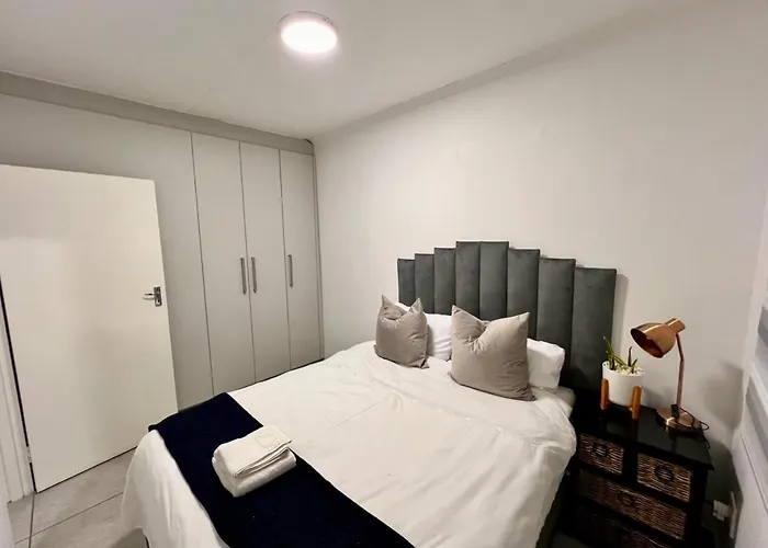 Suburban Suites At The Reeds